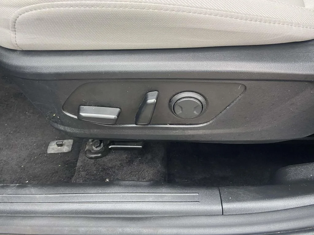 Used 2025 Shimmering Silver Hyundai SEL image 13