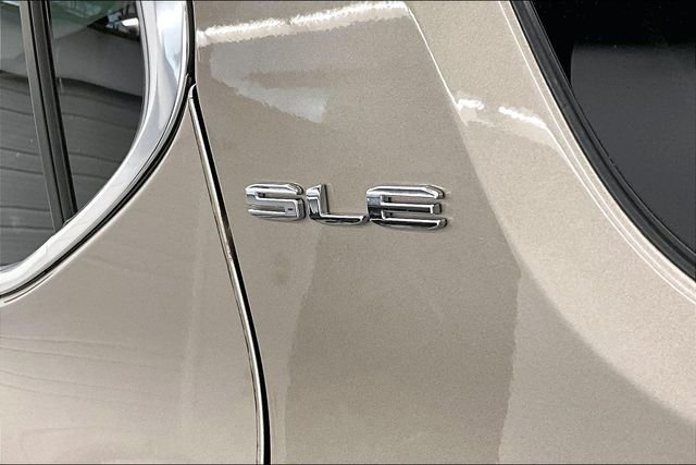 Used 2023 Light Stone Metallic GMC SLE image 9