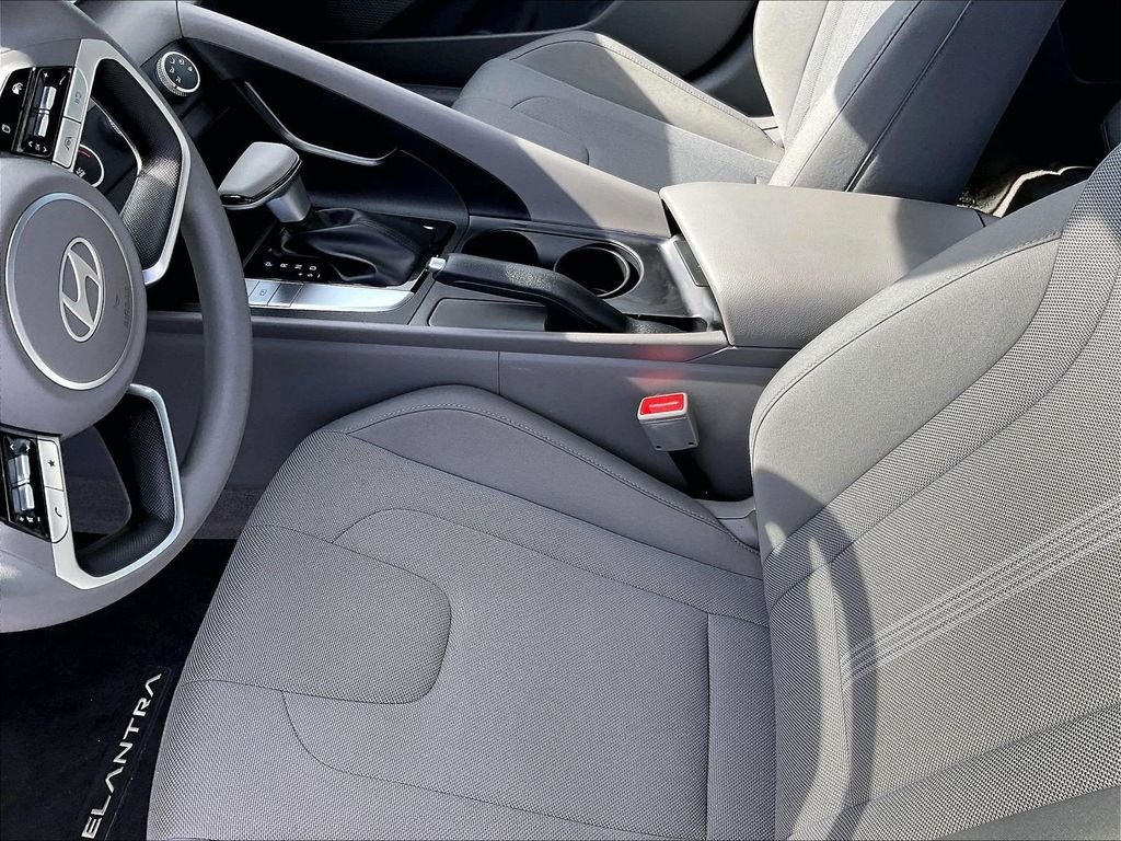 Used 2025 Blue Hyundai SE image 20