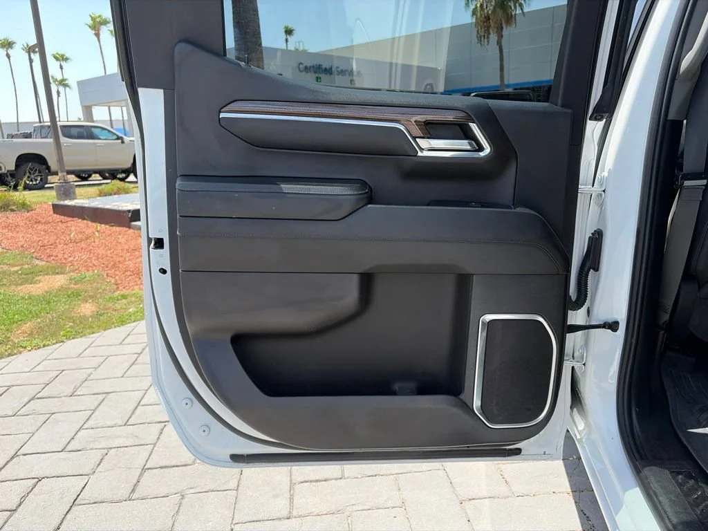 Used 2024 Summit White Chevrolet RST image 15