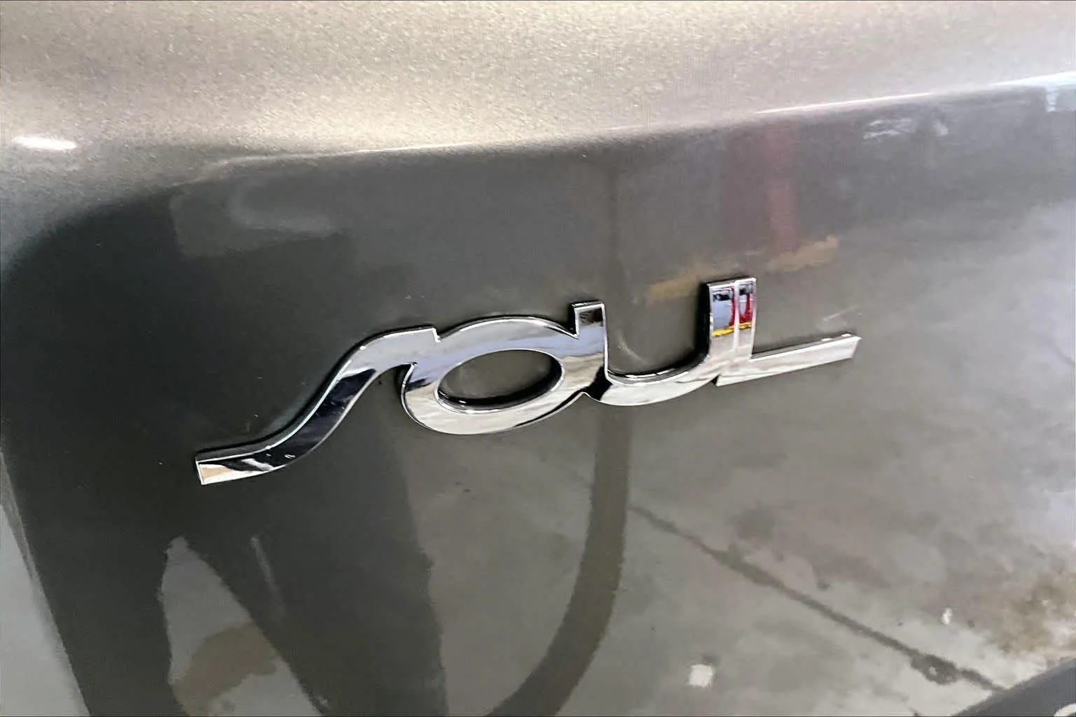 Used 2012 Titanium Pearl Metallic Kia + image 9