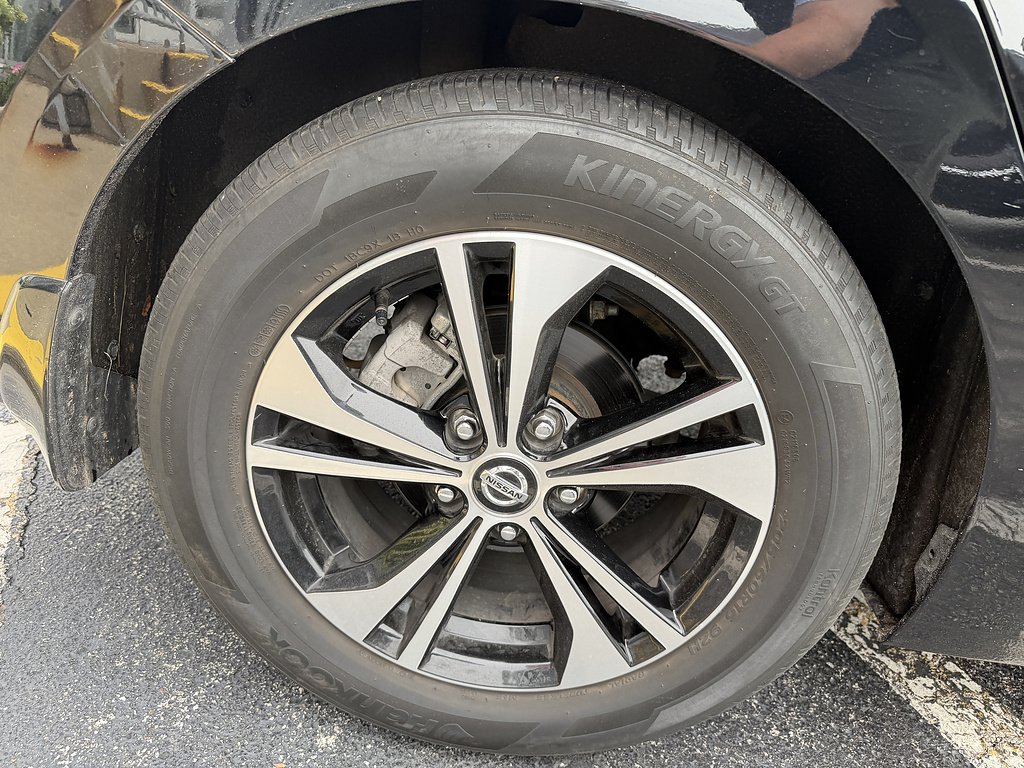 Used 2022 Super Black Nissan SV image 59