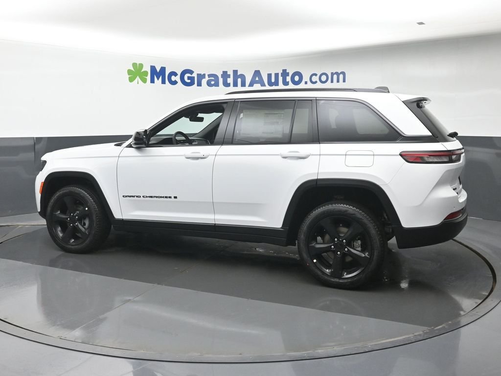 New 2026 Bright White Clear-Coat Exterior Paint Jeep Limited image 31