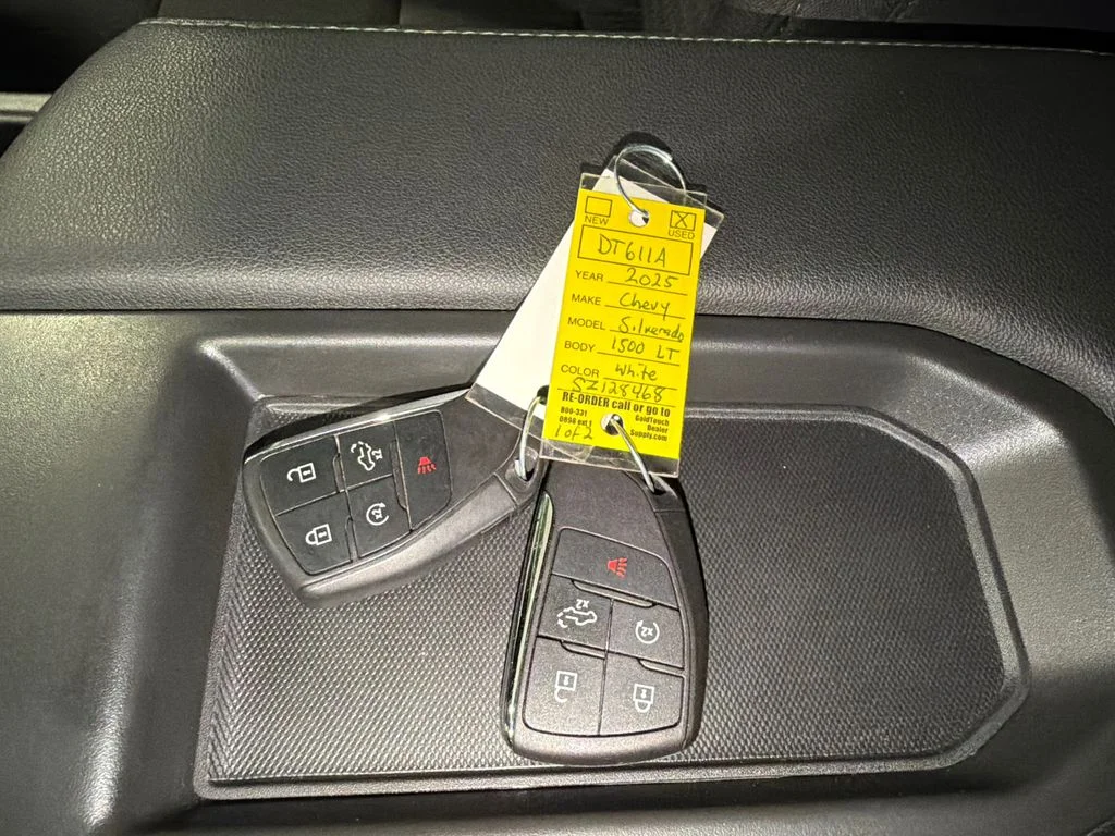 Used 2025 Summit White Chevrolet LT image 37