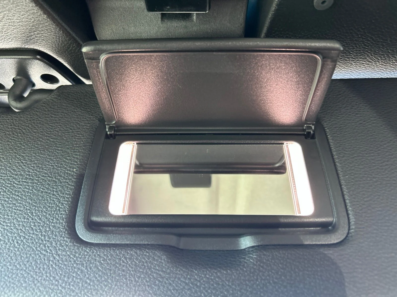 Used 2025 Blue Pearl Jeep Sahara image 34