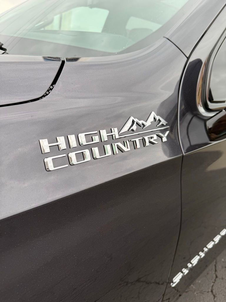 2026 Chevrolet Suburban High Country - Photo 5