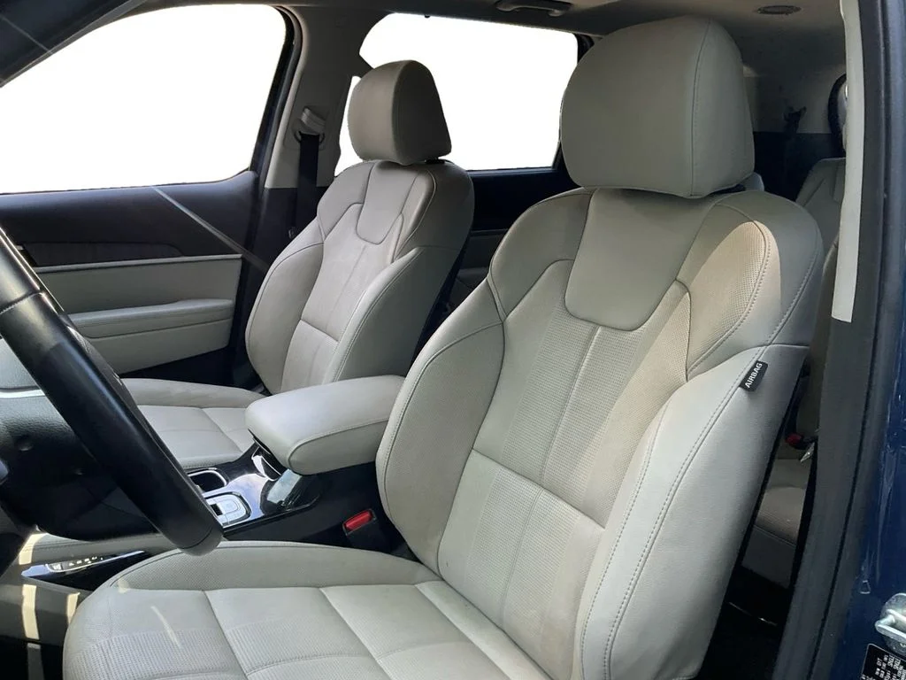 Used 2023 Black Kia EX image 28