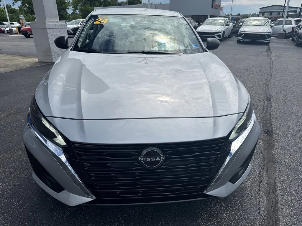 Used 2024 Silver Nissan 2.5 SV image 2