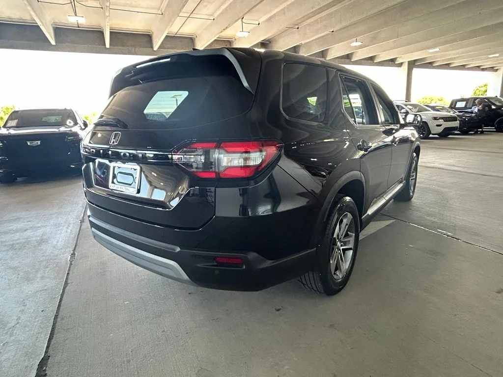 Used 2023 Crystal Black Pearl Honda EX-L image 5