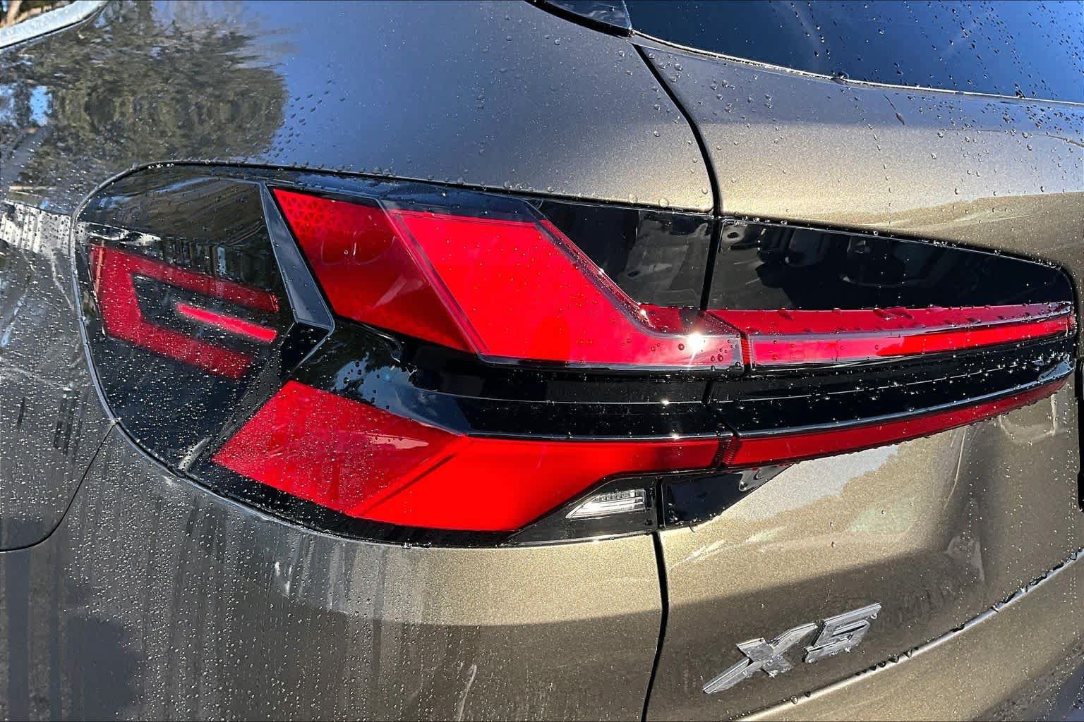 New 2026 Manhattan Green Metallic BMW xDrive40i image 14