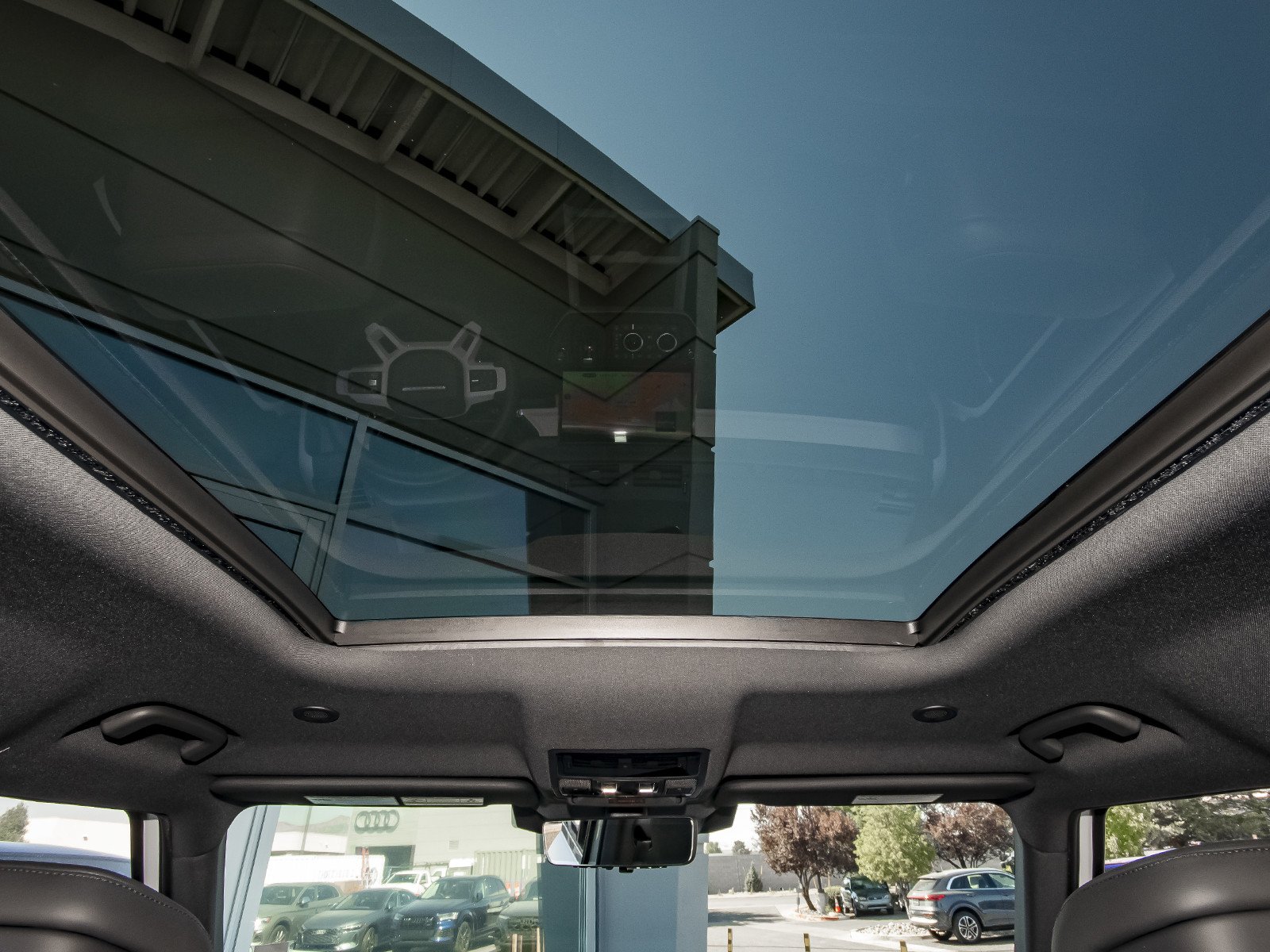 New 2026 Fuji White Land Rover X-Dynamic SE image 51