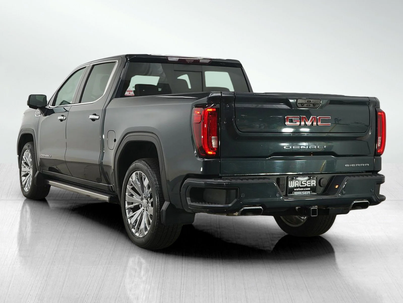 Used 2022 Hunter Metallic GMC Denali image 3