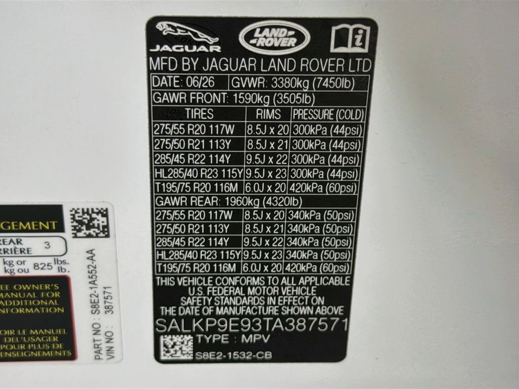 New 2026 Fuji White Land Rover SE image 34