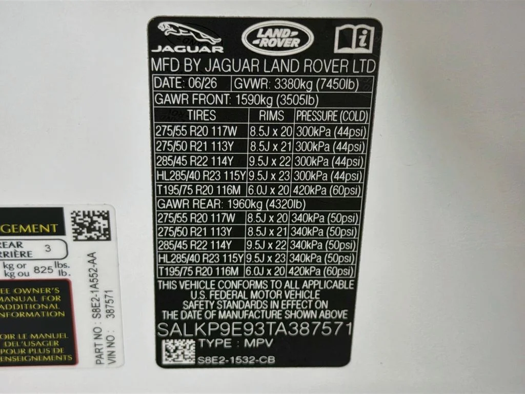 New 2026 Fuji White Land Rover SE image 34