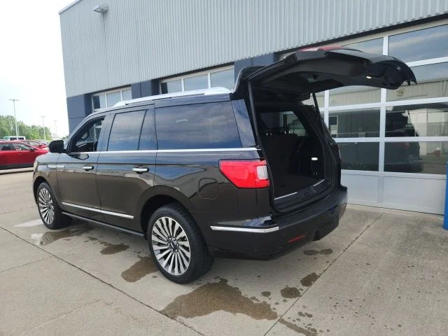 Used 2019 Black Lincoln Reserve image 13