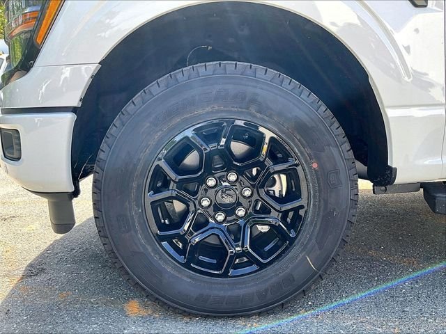 New 2026 Oxford White Ford XLT image 13