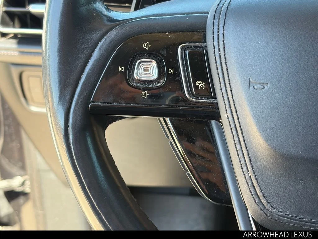 Used 2021 Black Lincoln Reserve image 16