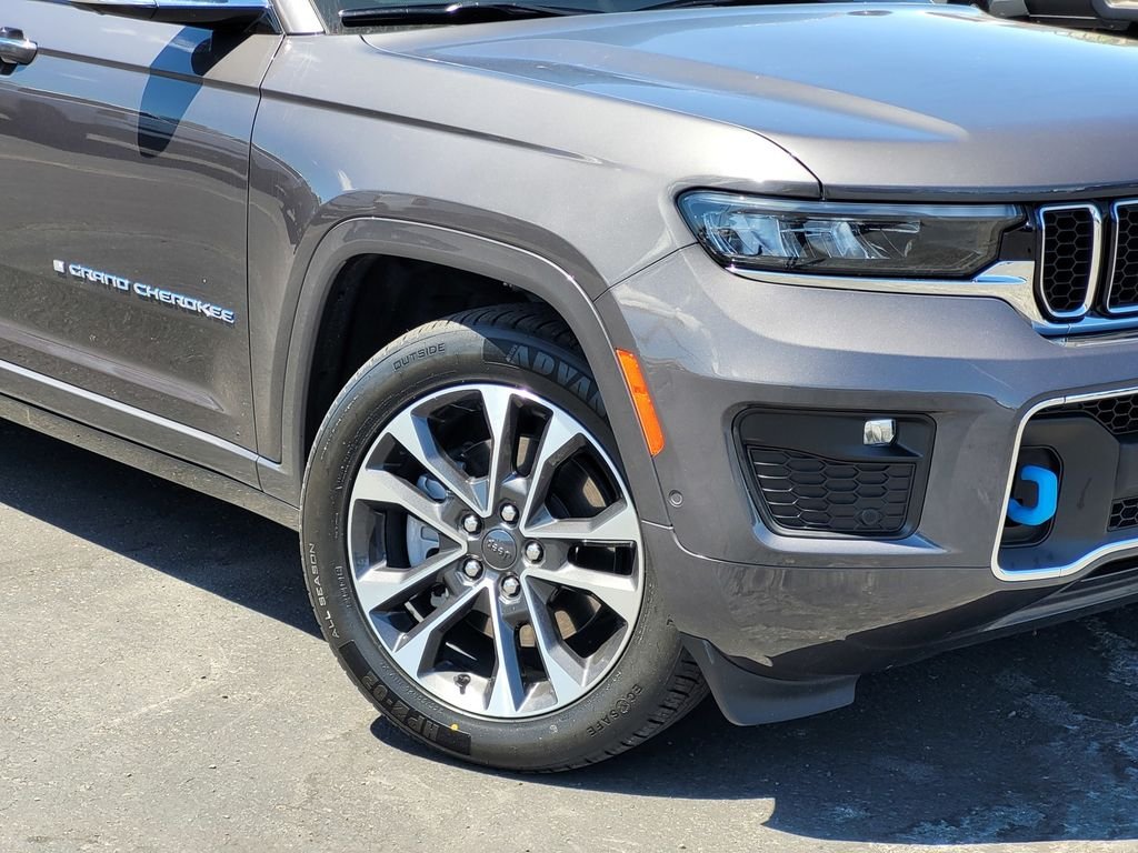 Used 2023 Gray Jeep Overland 4xe image 9