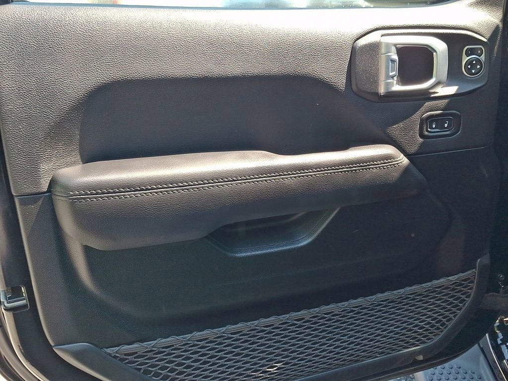 Used 2022 Black Jeep Sahara Altitude 4x4 image 12
