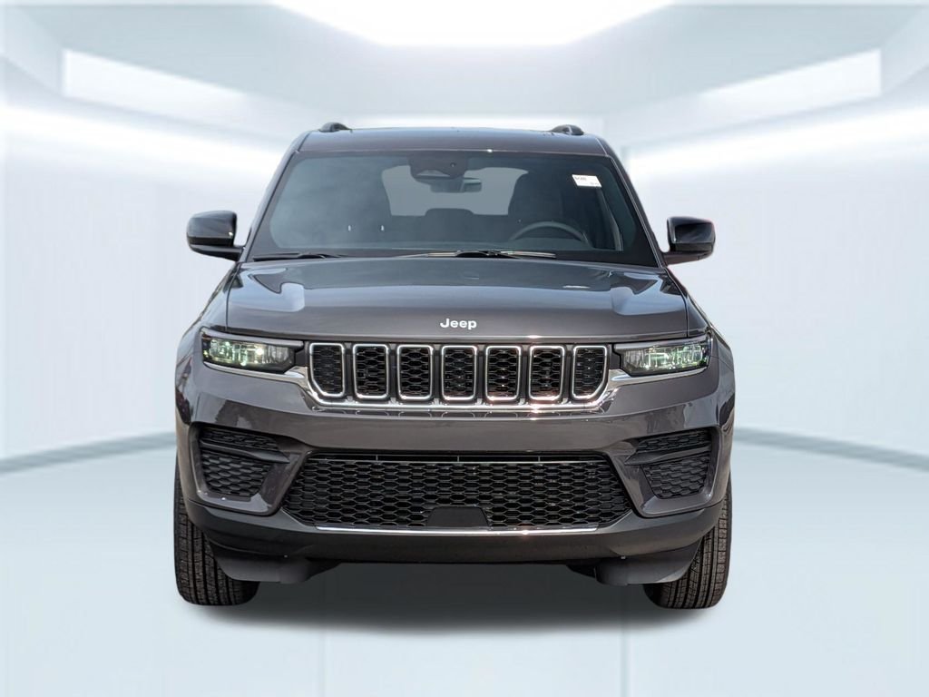 New 2026 Baltic Gray Metallic Clear-Coat Exterior Paint Jeep Laredo X image 10