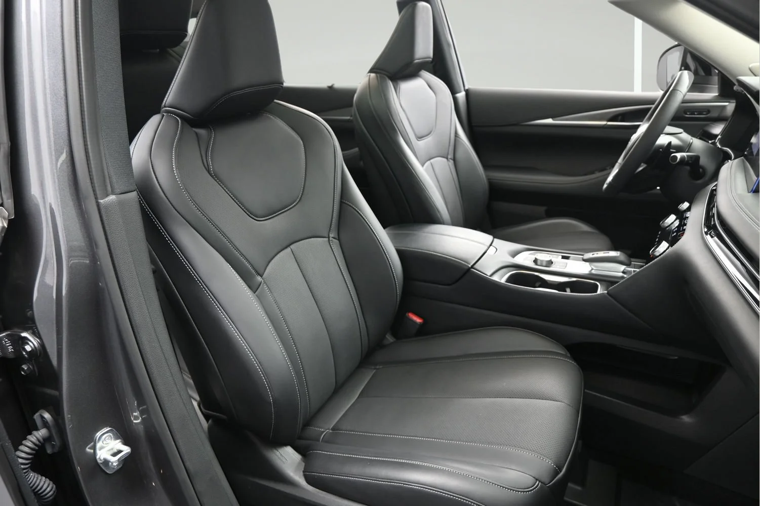 Used 2026 Graphite Shadow INFINITI LUXE image 15
