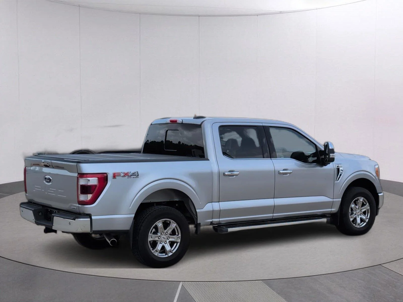 Used 2023 Iconic Silver Metallic Ford LARIAT image 8