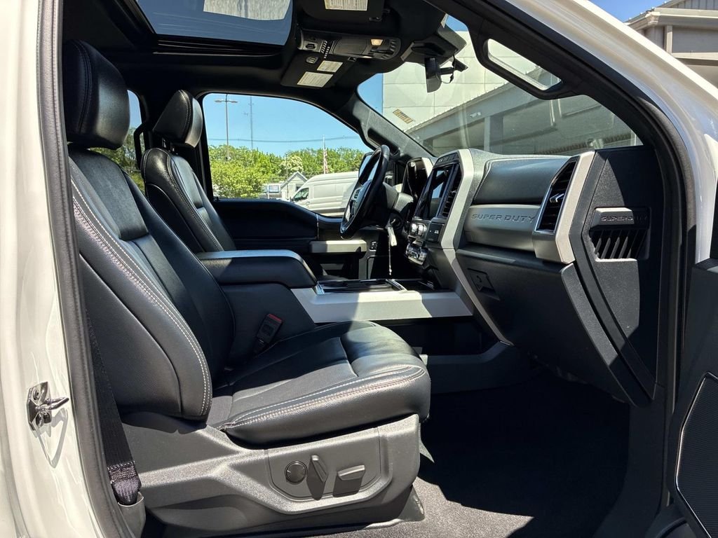 Used 2022 White Ford Lariat image 9
