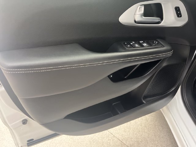 Used 2024 White Chrysler Select S Appearance image 11