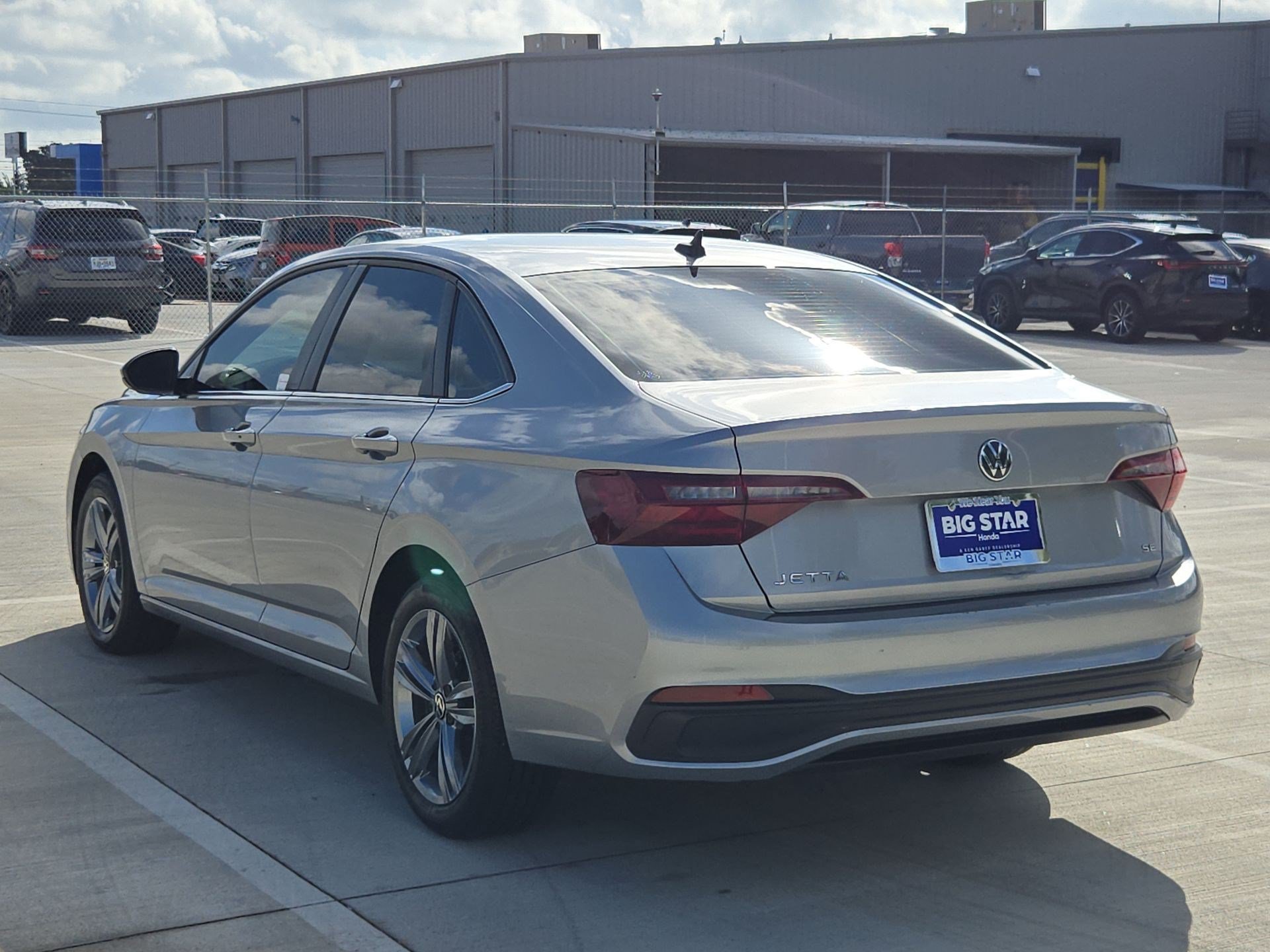 Used 2024 Silver Volkswagen SE image 5