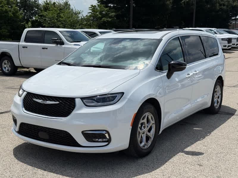 Used 2024 Bright White Clearcoat Chrysler Limited image 9