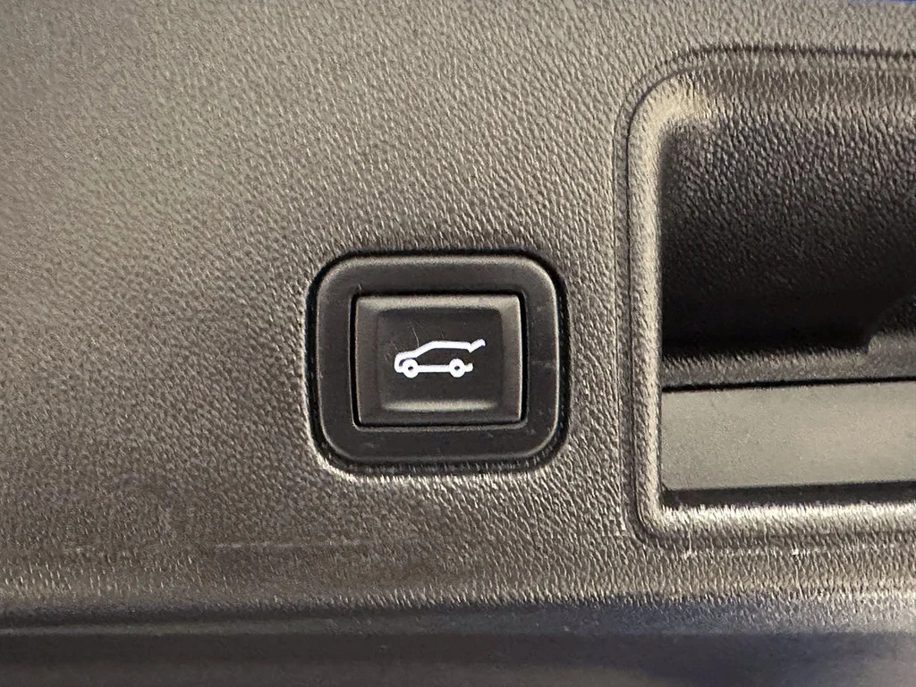 Used 2024 Blue GMC SLT image 13