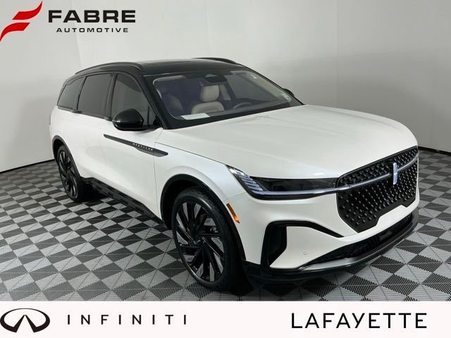 Used 2025 White Lincoln Reserve image 1