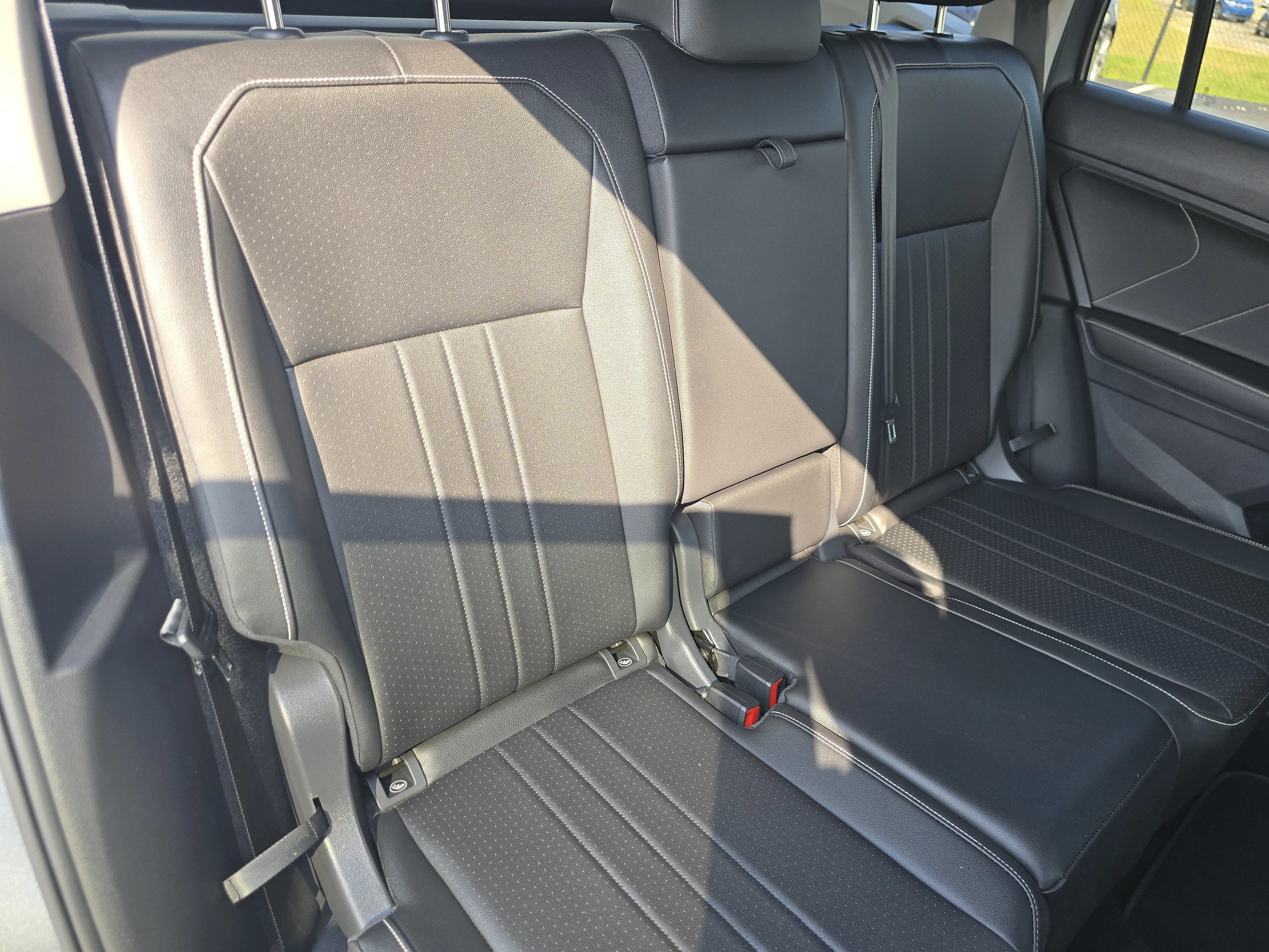 Certified Used 2023 Platinum Gray Metallic Volkswagen SE image 18