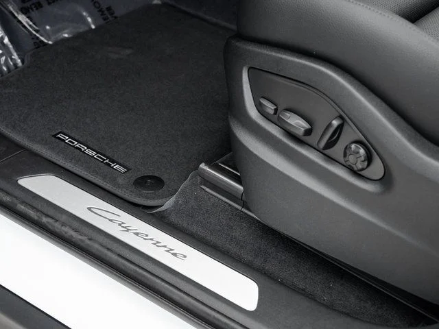 Certified Used 2025  Porsche  image 12