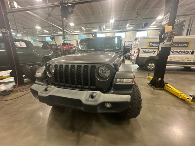 Used 2020 Gray Jeep Sport image 8
