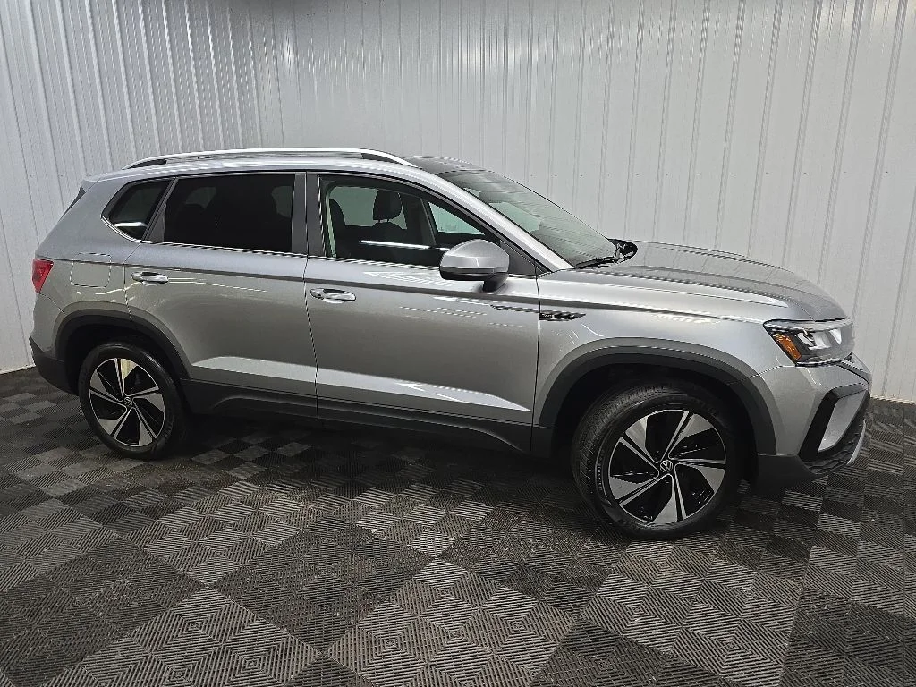 2023 Volkswagen Taos 1.5T SE 4Motion's photo