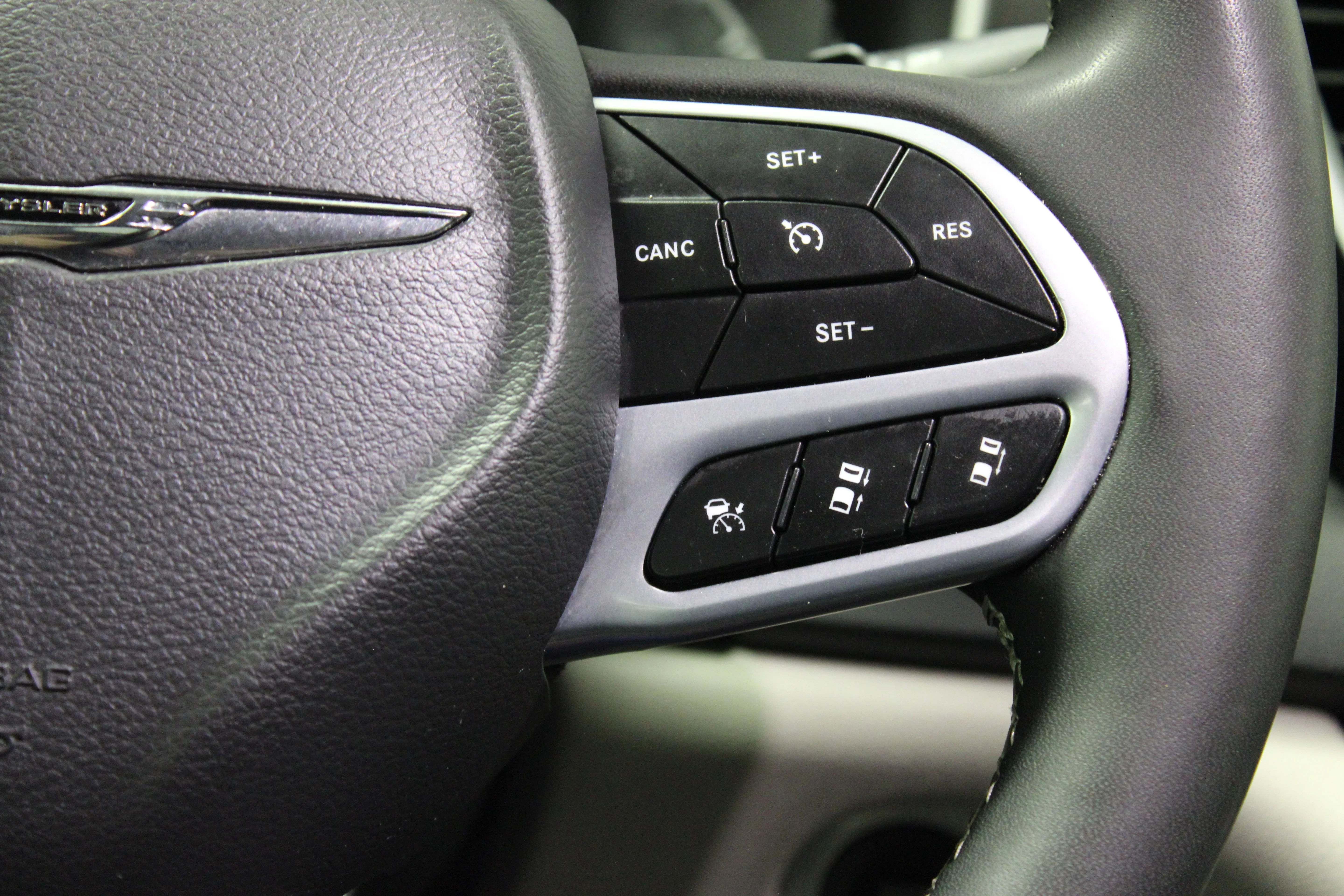 Used 2024 Diamond Black Crystal Pearlcoat Chrysler Touring L image 21