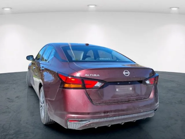 Used 2025 Red Nissan 2.5 SV image 18