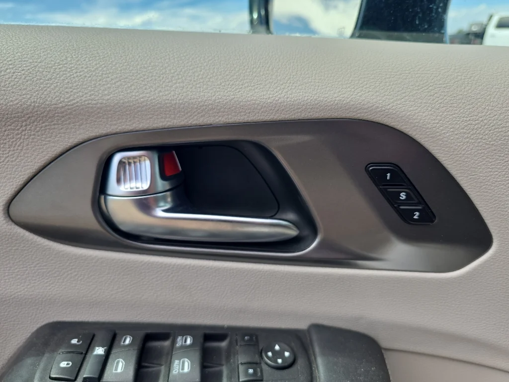 Used 2024 Silver Chrysler Touring L image 13