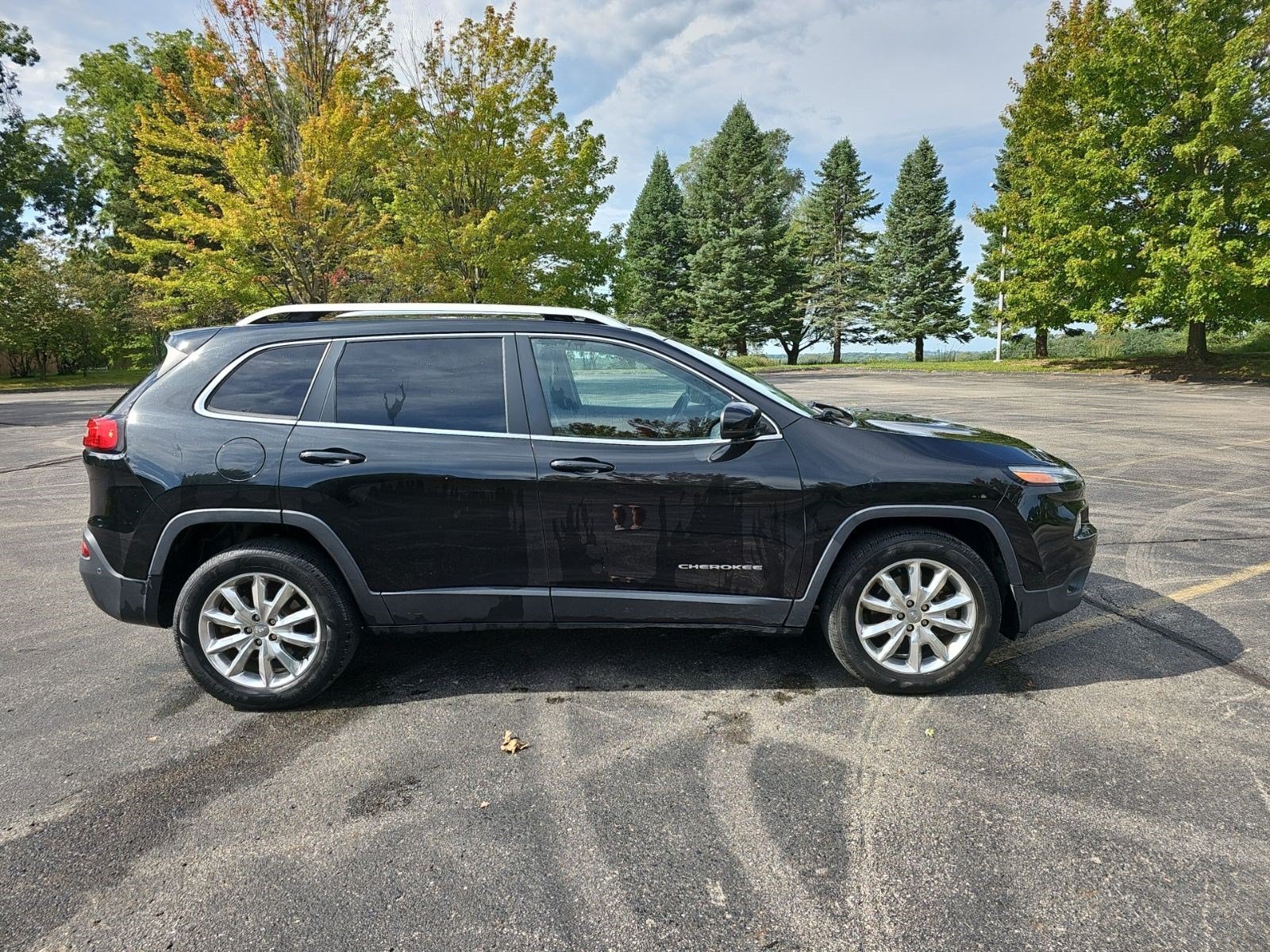 Used 2016 Brilliant Black Crystal Pearlcoat Jeep Limited image 6
