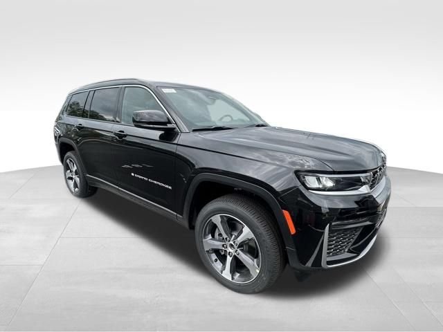New 2026 Diamond Black Crystal Pearl-Coat Exterior Paint Jeep Limited image 9