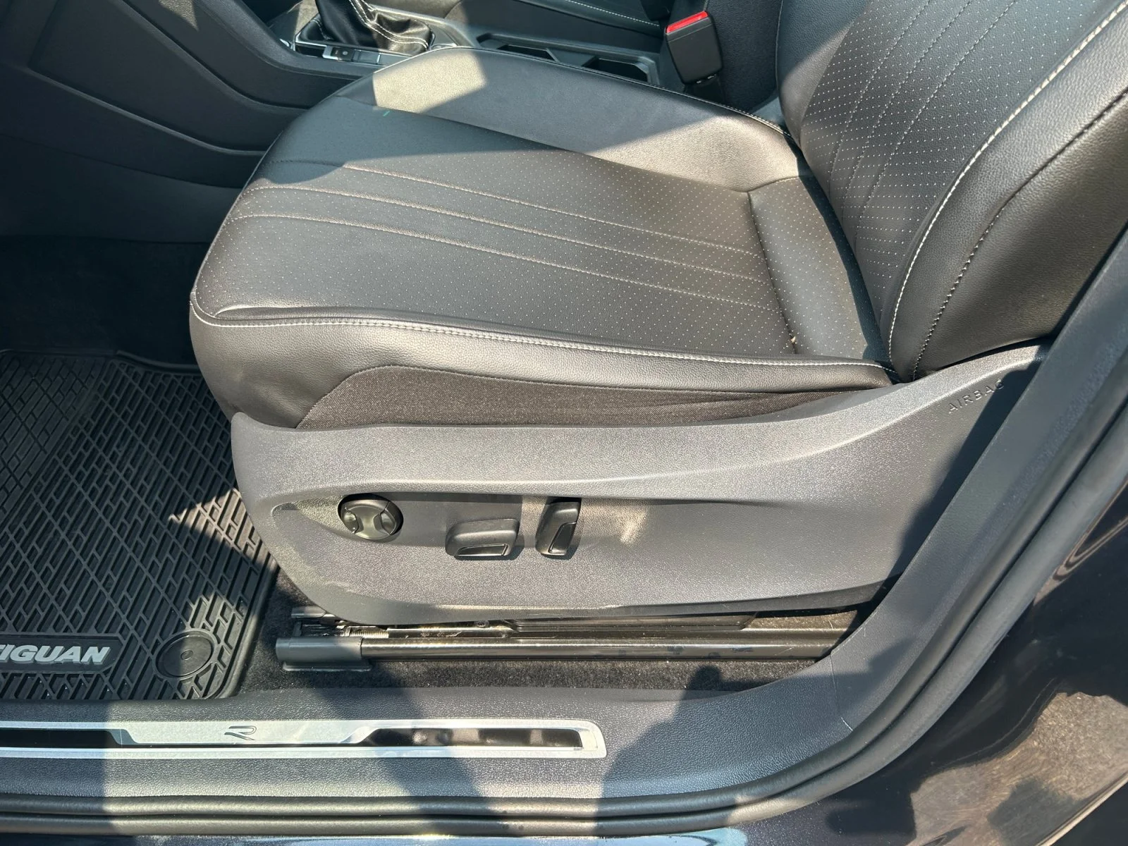 Used 2024 Black Volkswagen Comfortline R-Line Black Edition Leather Sunroof Navigation image 15