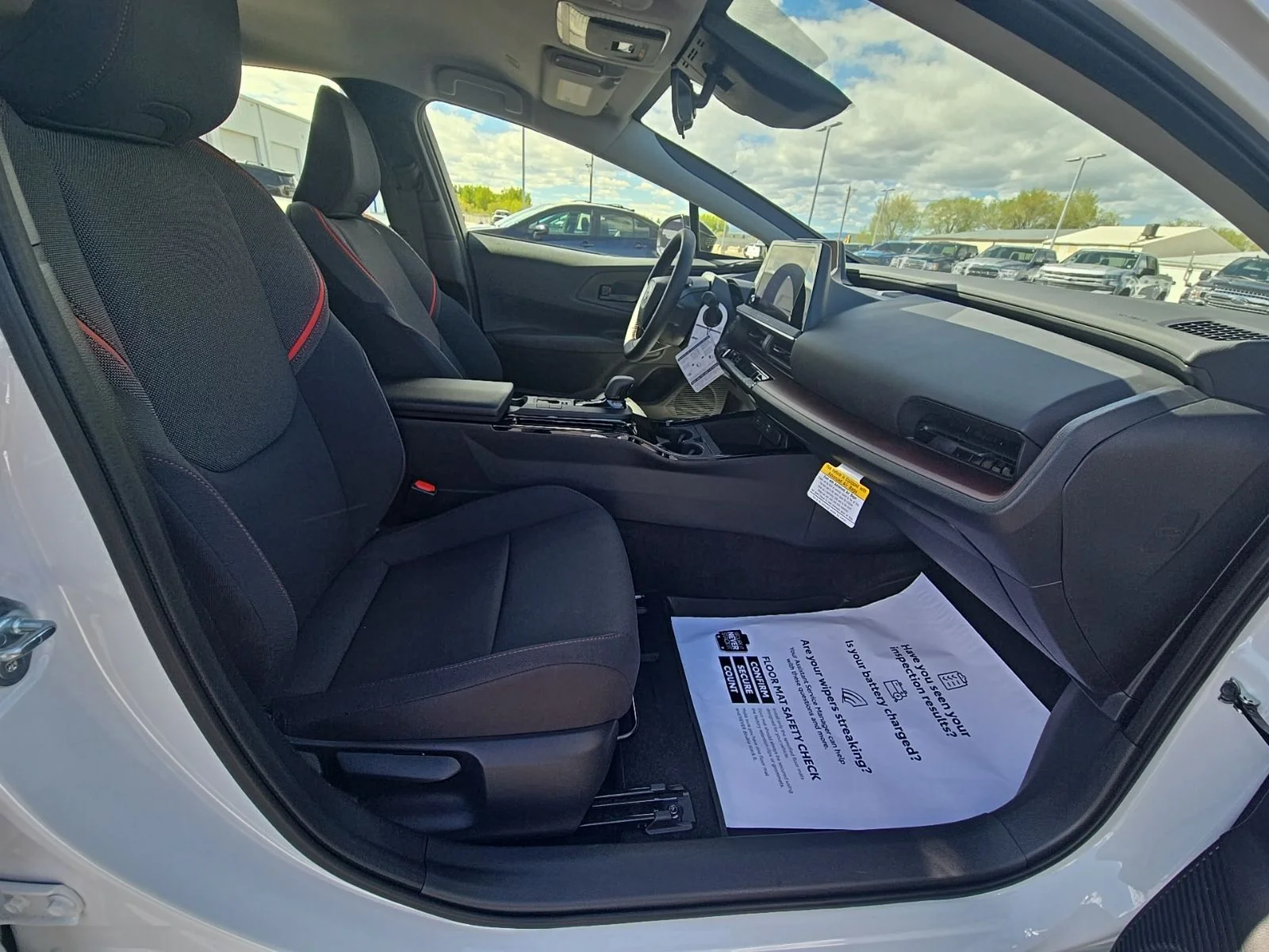 New 2025 Wind Chill Pearl Toyota SE image 31