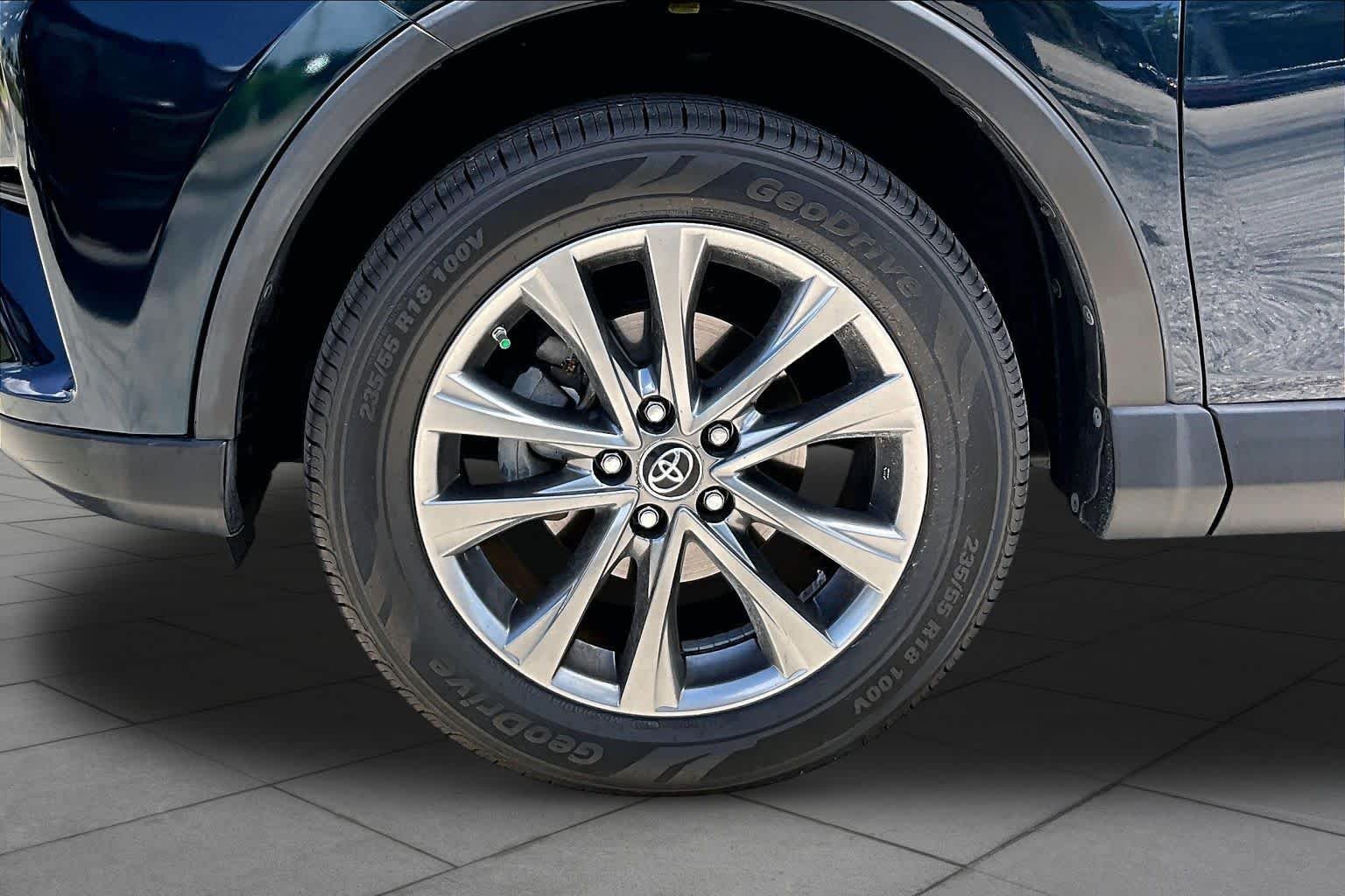 Used 2018 Galactic Aqua Mica Toyota Limited image 11