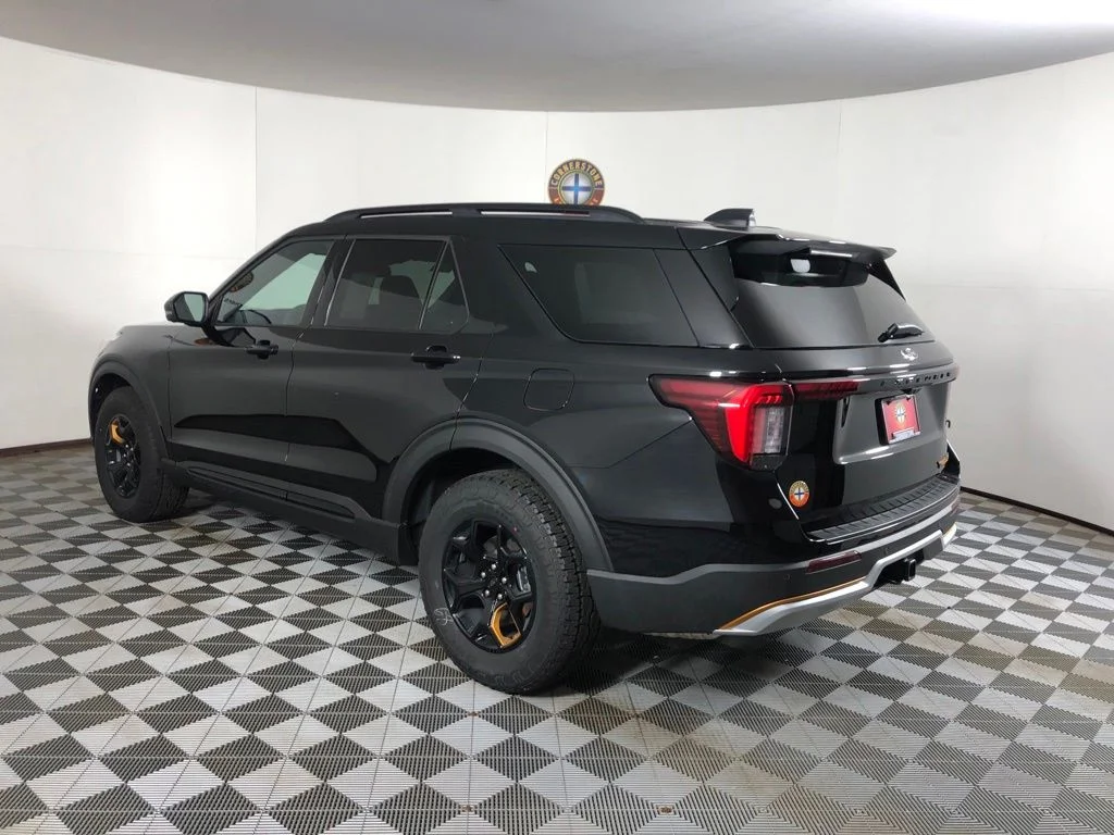 New 2026 Agate Black Metallic Ford Tremor® image 17