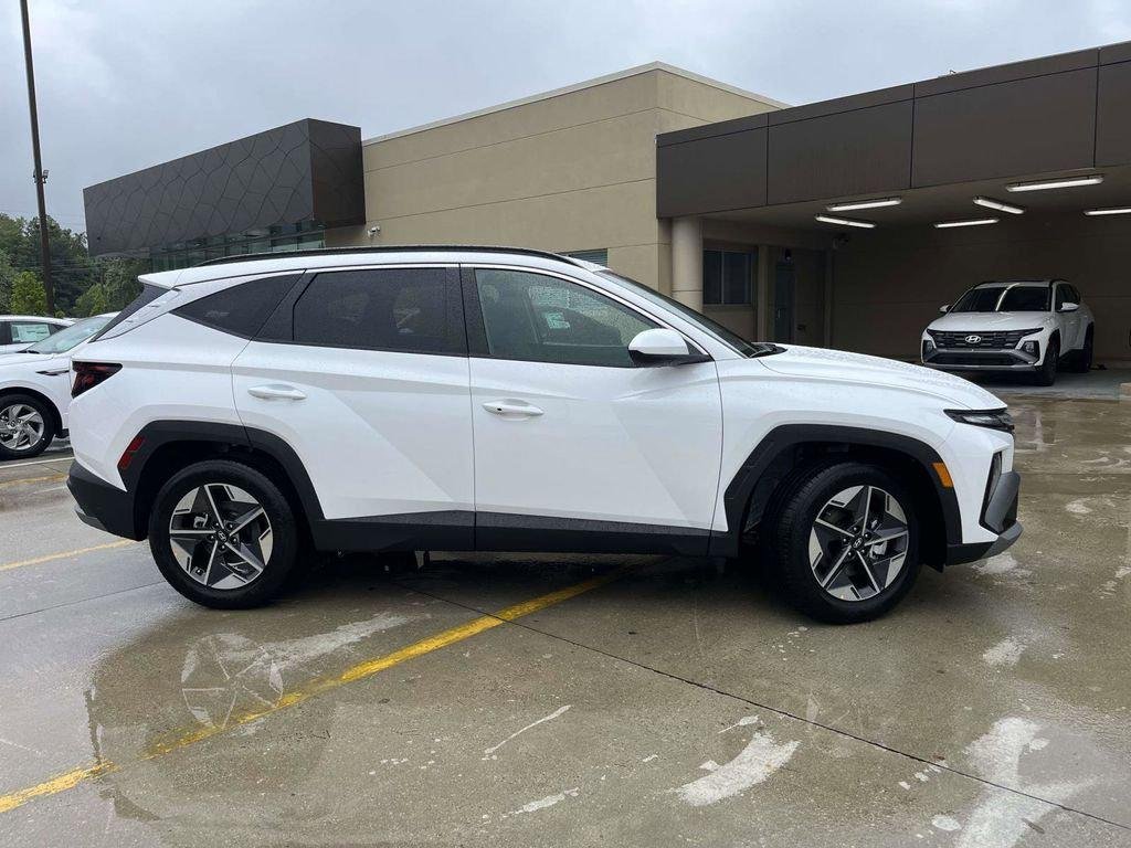 New 2026 White Hyundai SEL FWD image 28