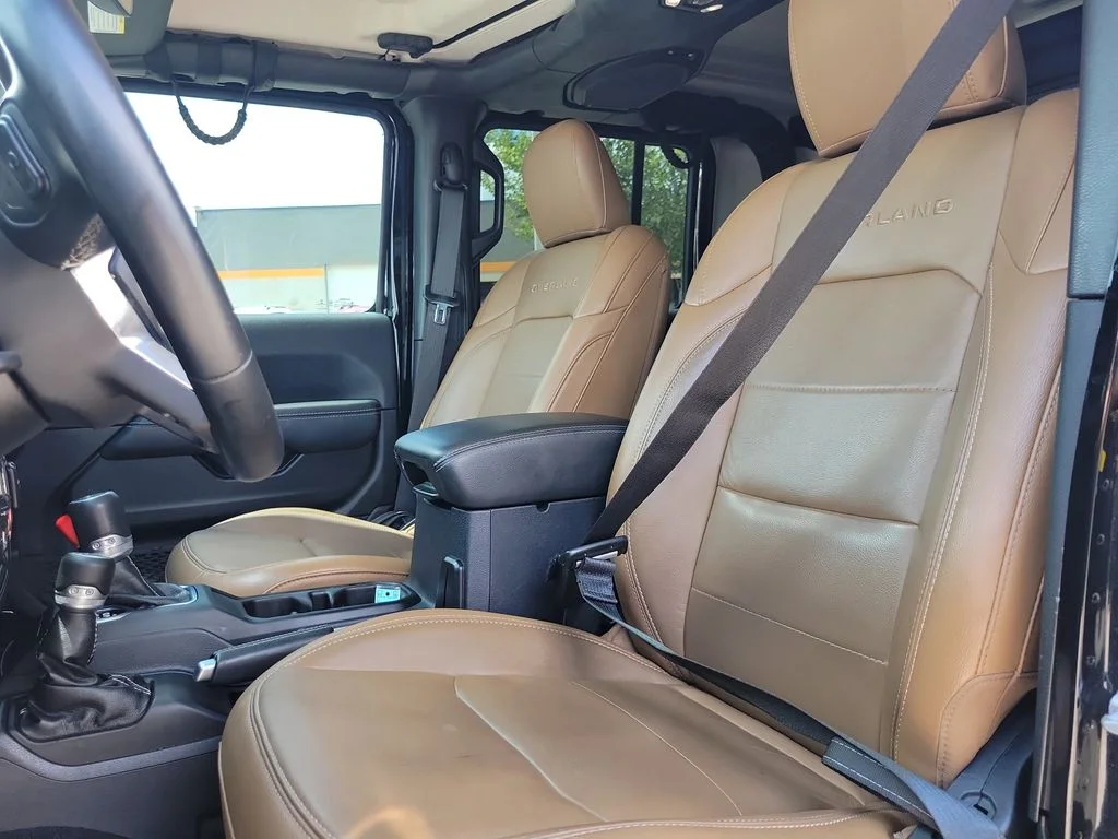 Used 2021 Black Clearcoat Jeep Overland image 16