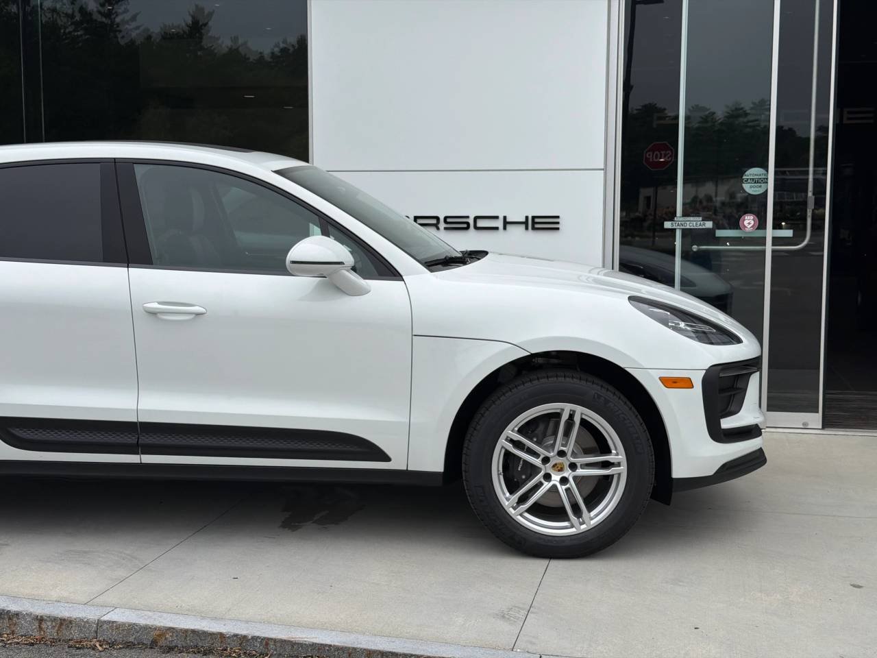 2026 Porsche Macan T - Photo 9