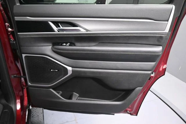 New 2026 Velvet Red Pearl-Coat Exterior Paint Jeep  image 22
