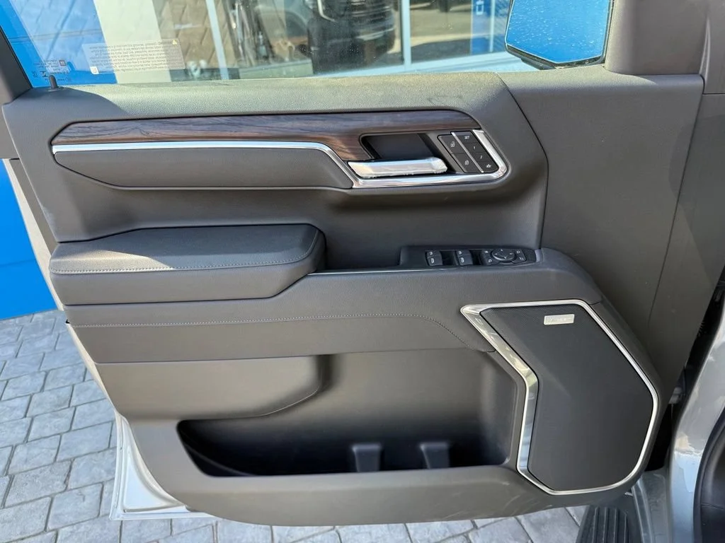 New 2026 Sterling Metallic GMC SLT image 31